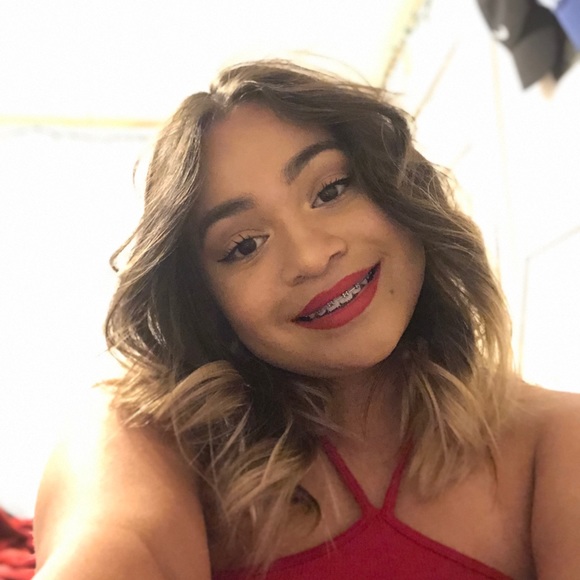 Meet your Posher, Syanna - Picture 3 of 3